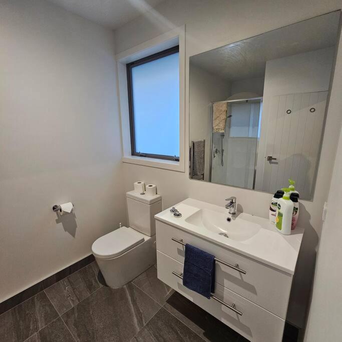 Entire House - Brand New 2 Bedroom House Lower Hutt Esterno foto