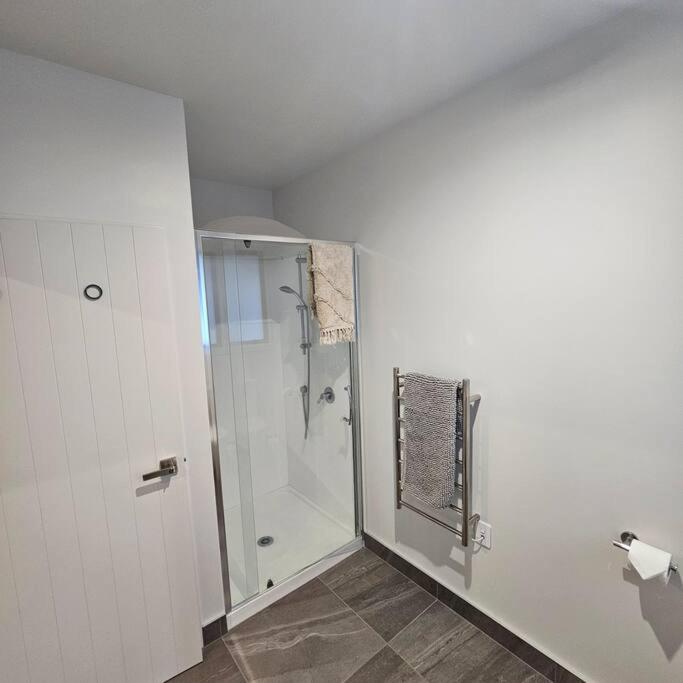Entire House - Brand New 2 Bedroom House Lower Hutt Esterno foto