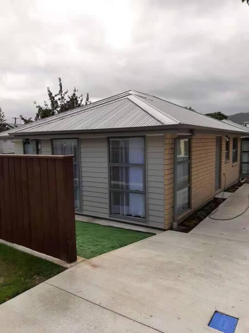 Entire House - Brand New 2 Bedroom House Lower Hutt Esterno foto