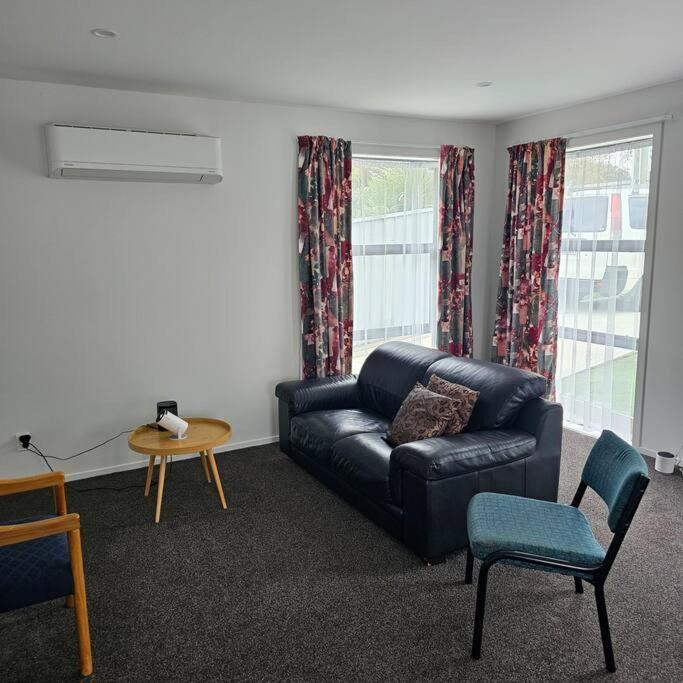 Entire House - Brand New 2 Bedroom House Lower Hutt Esterno foto